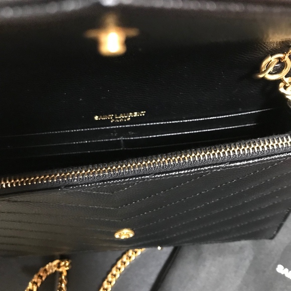 ENVELOPE CHAIN WALLET IN GRAIN DE POUDRE EMBOSSED - Picture 2 of 8